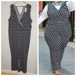 NWT Lane Bryant Stretchy sleeveless Jumpsuit. Black white. Size 22/24. 3X.